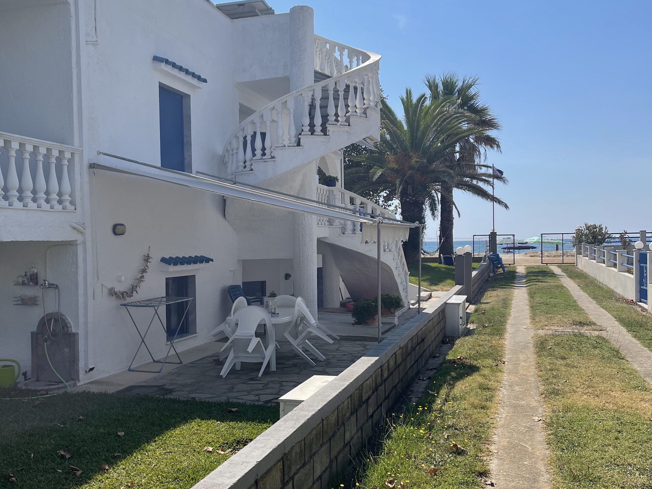 Argo Beachfront Apartment 1 Argo Rentals - Argo Apartment - Patio & Sea View