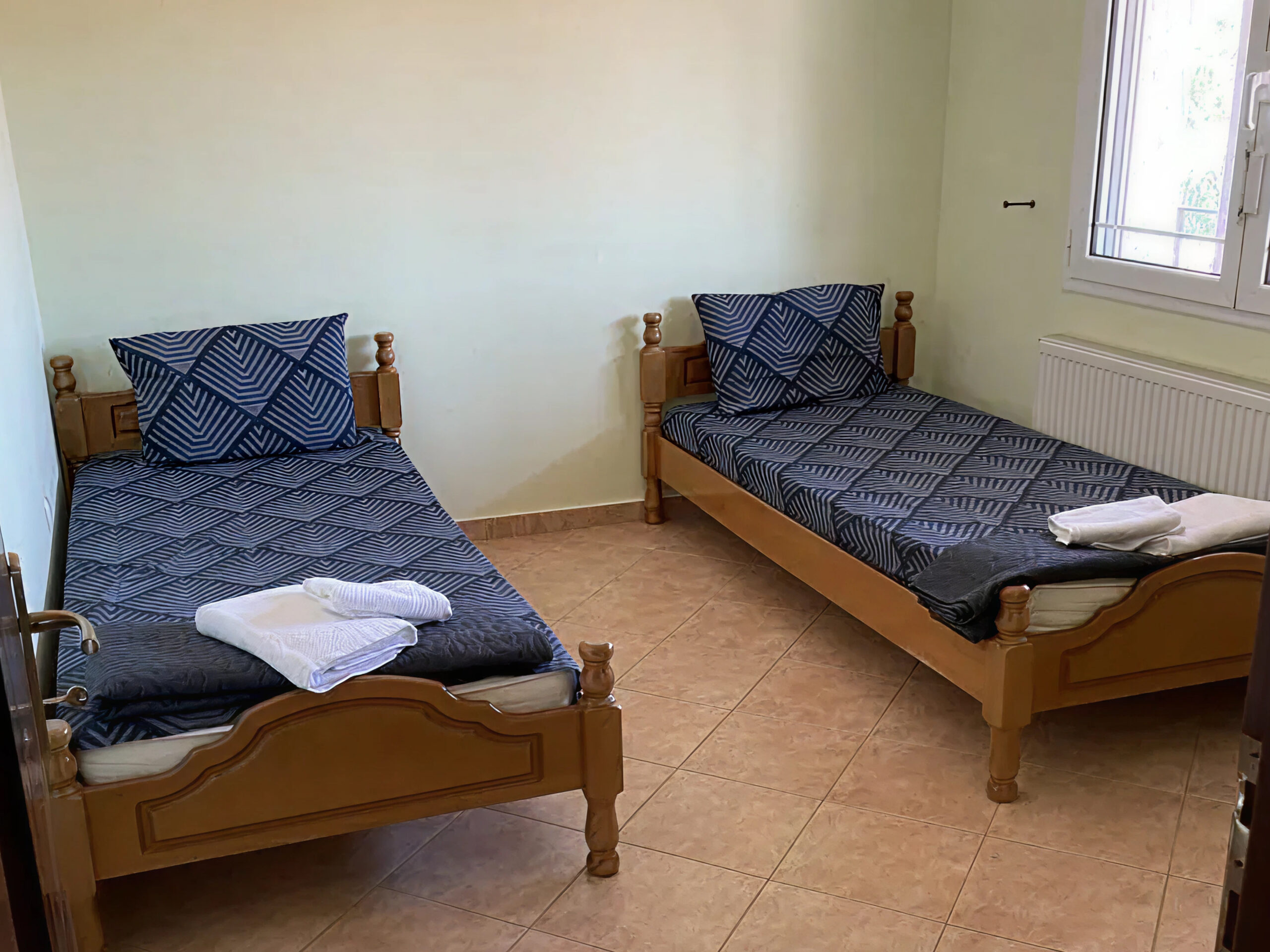 Vassilis Mandra Apartment 5 Argo Rentals - Dimitris Apartment - Bedroom 2 - Single Beds