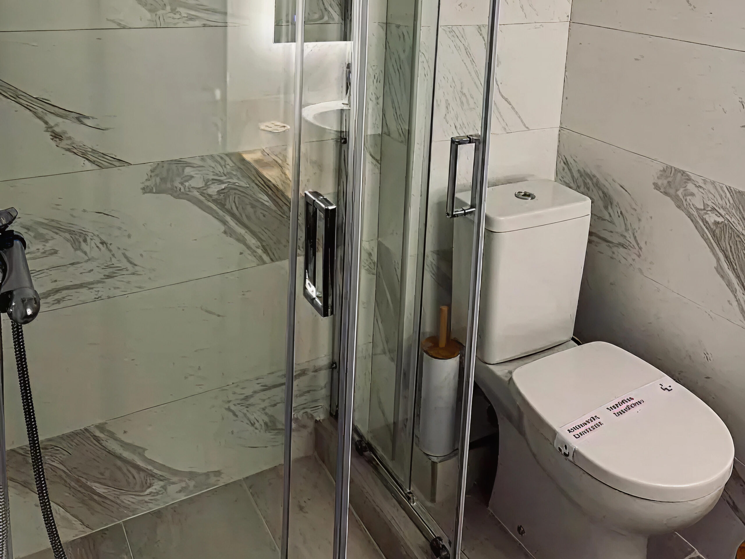 All Season - Winter Studio 7 Argo Rentals - All Season - Winter - WC & Shower